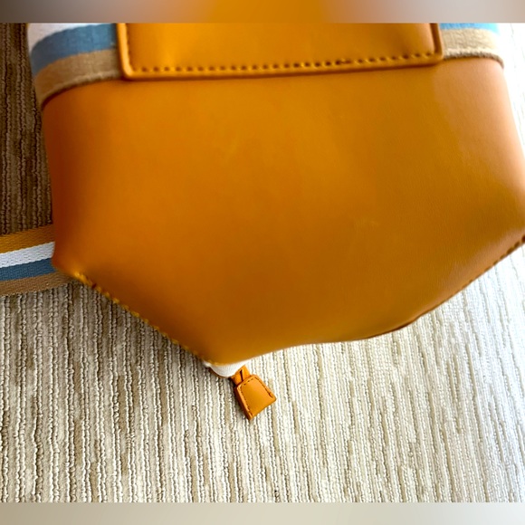 NWT Moda Luxe Tote - Picture 3 of 10